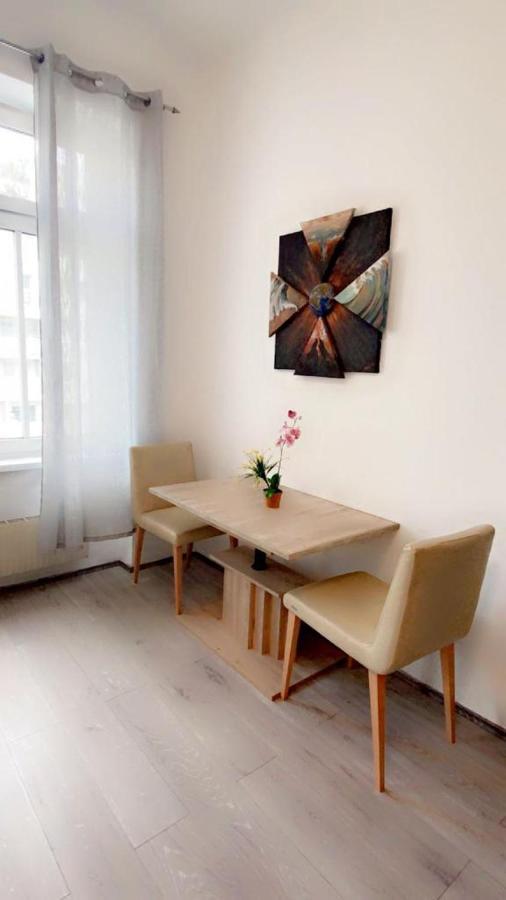 Premier Quad Room Wh Vienna Esterno foto
